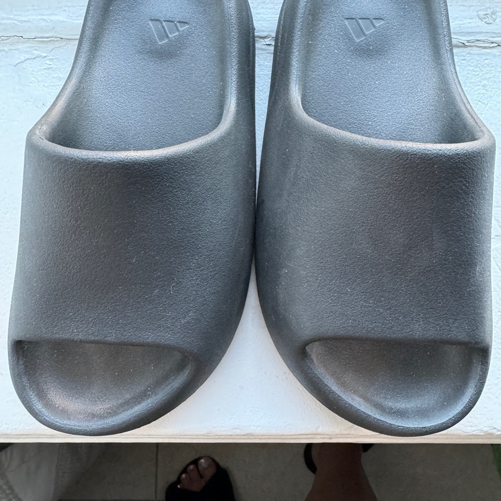 Authentic Yeezy - Picture 4 of 10